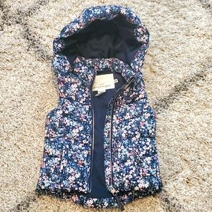 Girls H&M Vest size 4-6. New without tags